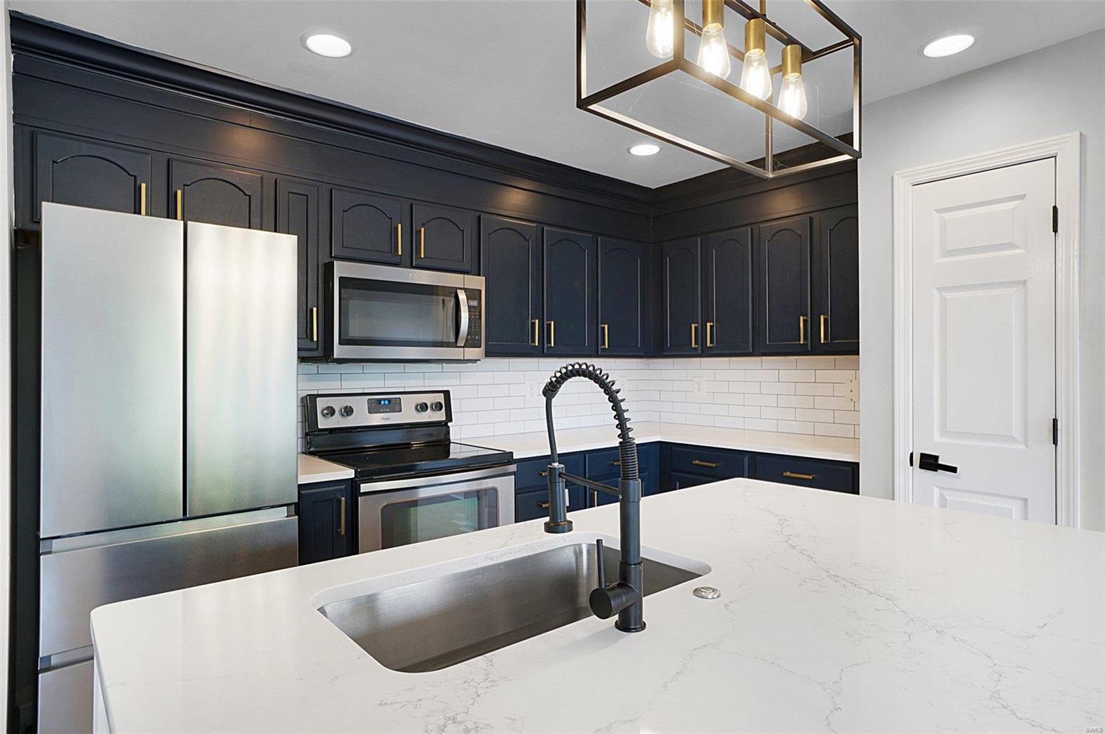 411 Montclair Tower Drive St. Charles, MO 63303 - Photo 13 of 34