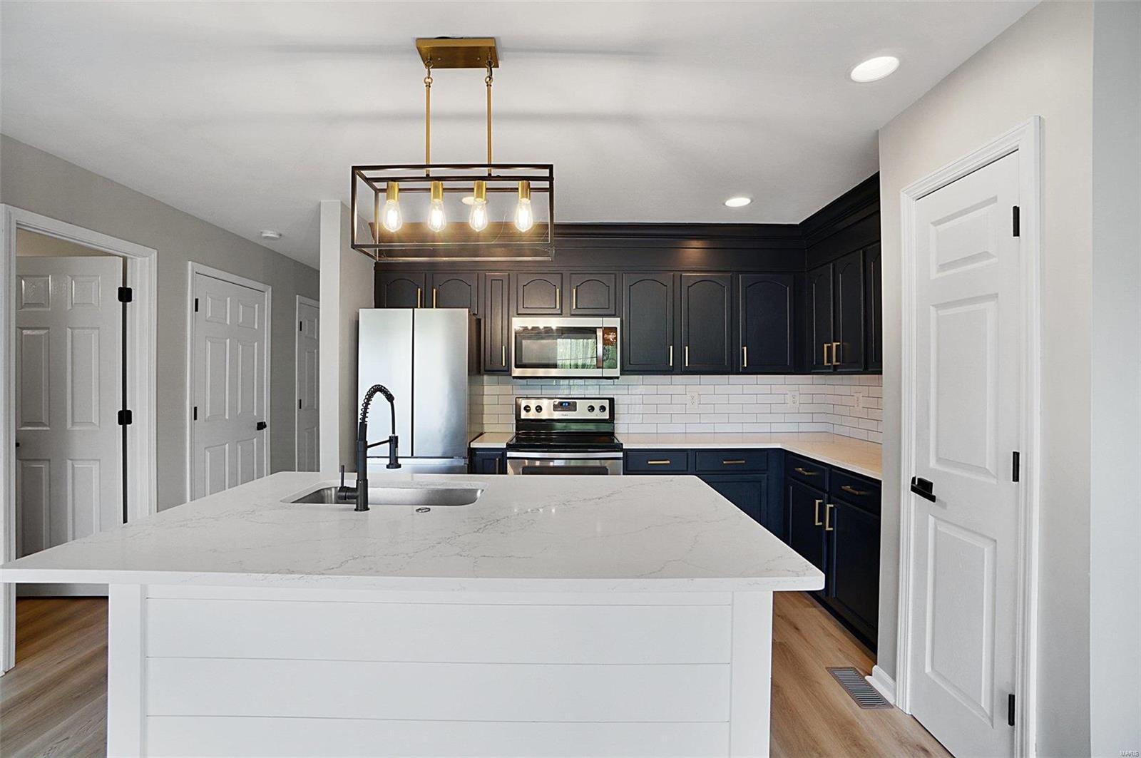 411 Montclair Tower Drive St. Charles, MO 63303 - Photo 14 of 34