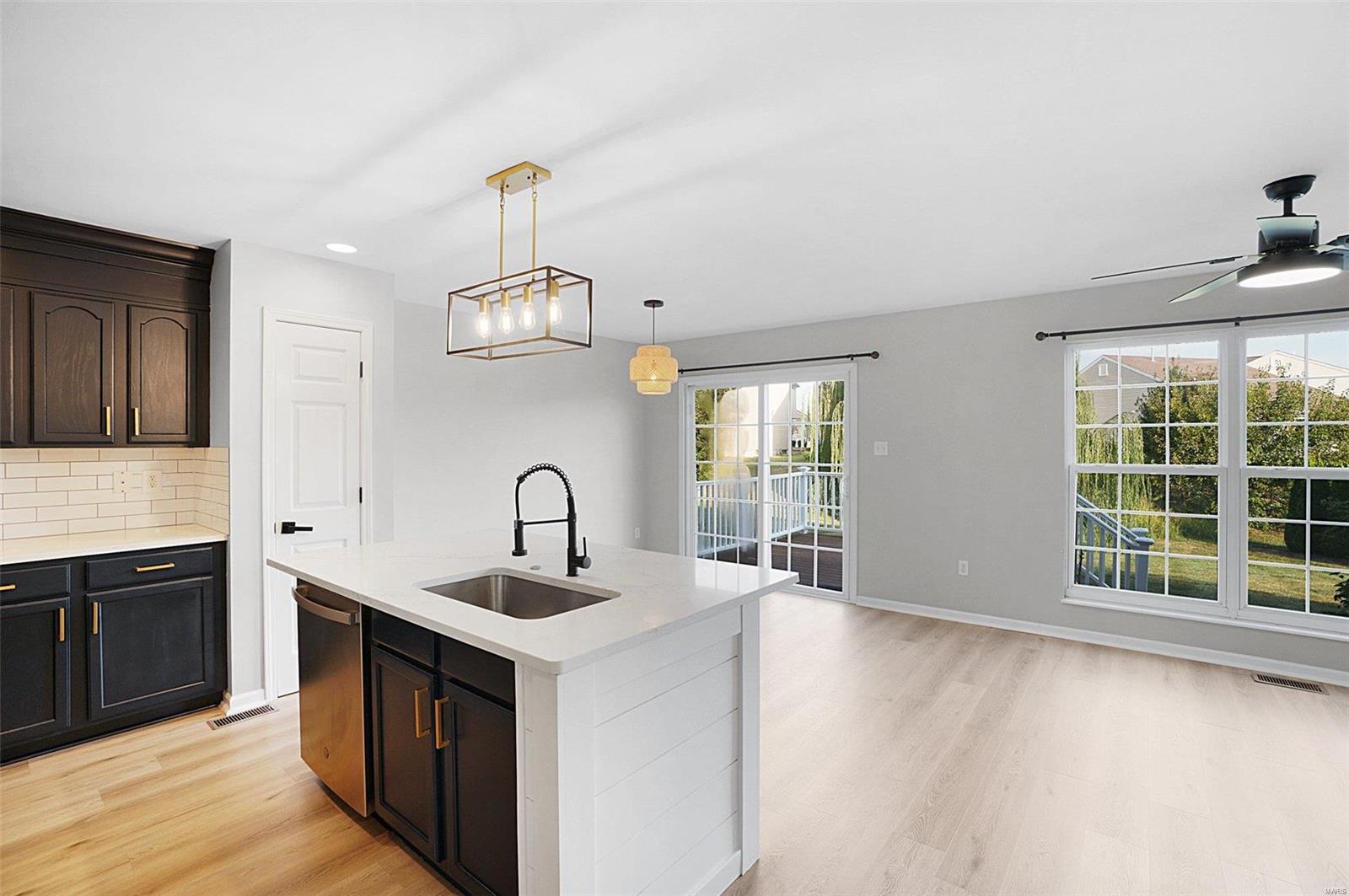 411 Montclair Tower Drive St. Charles, MO 63303 - Photo 7 of 34