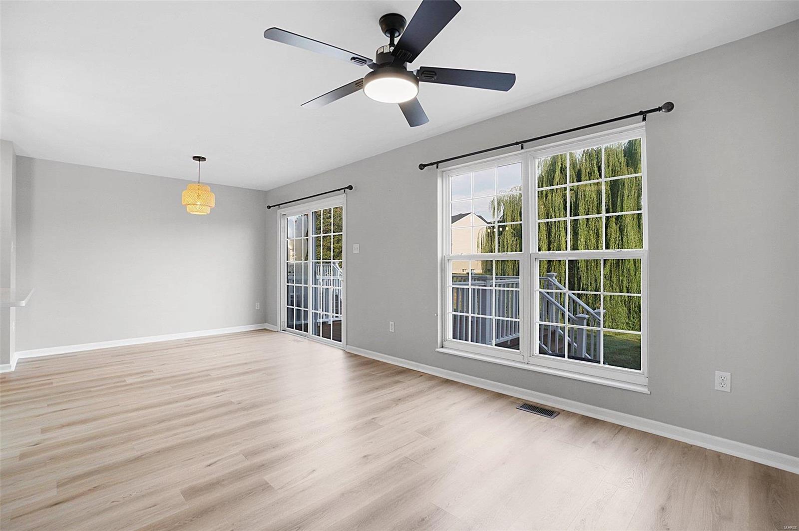 411 Montclair Tower Drive St. Charles, MO 63303 - Photo 8 of 34