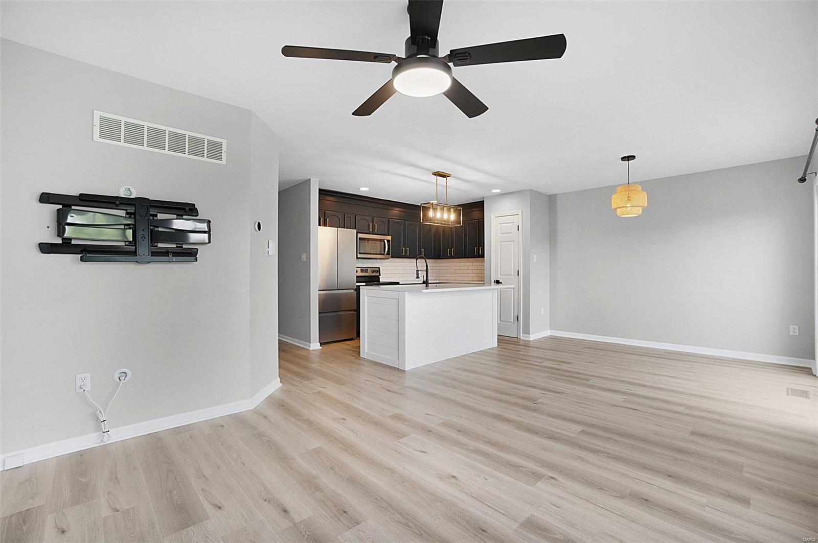 411 Montclair Tower Drive St. Charles, MO 63303 - Photo 9 of 34