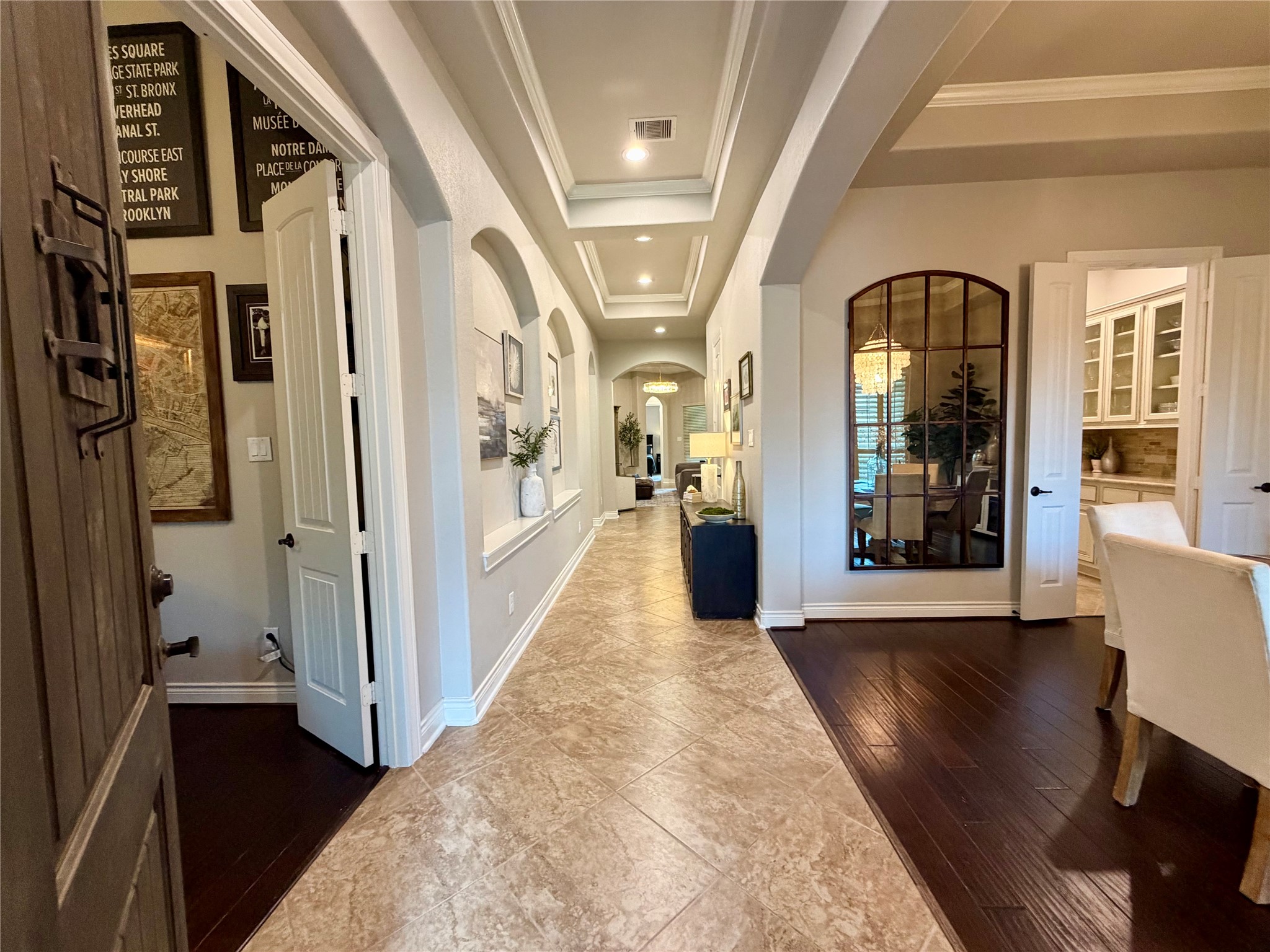 137 Reid Ridge Drive Conroe, TX 77384 - Photo 2 of 27 Beautiful Entry