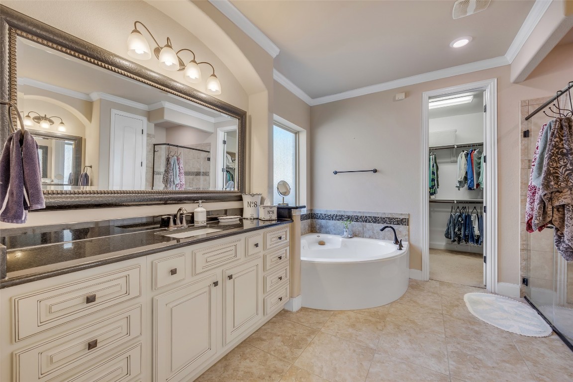 103 County Road 180, Unit 23 Leander, TX 78641 - Photo 20 of 40 a spacious bathroom with a double vanity sink mirror and bathtub