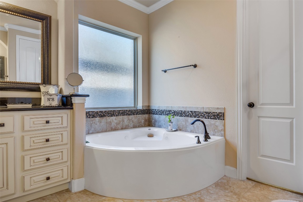 103 County Road 180, Unit 23 Leander, TX 78641 - Photo 21 of 40 a bathroom with a bathtub and a sink