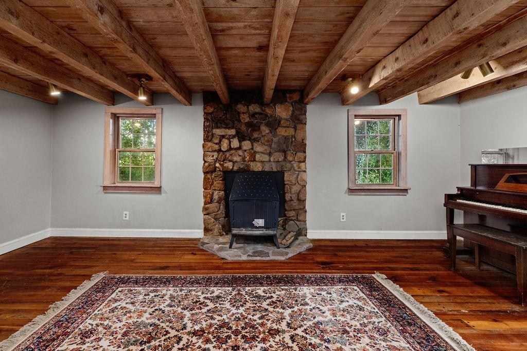 8787 Thorny Branch Road Bridgewater, VA 22812 - Photo 33 of 46 a living room with hard wood floors and a rug