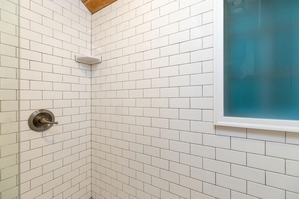 8787 Thorny Branch Road Bridgewater, VA 22812 - Photo 42 of 46 a bathroom with a shower