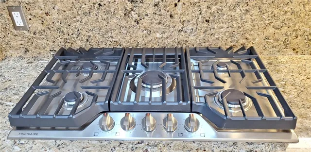 an empty room with a empty space and window