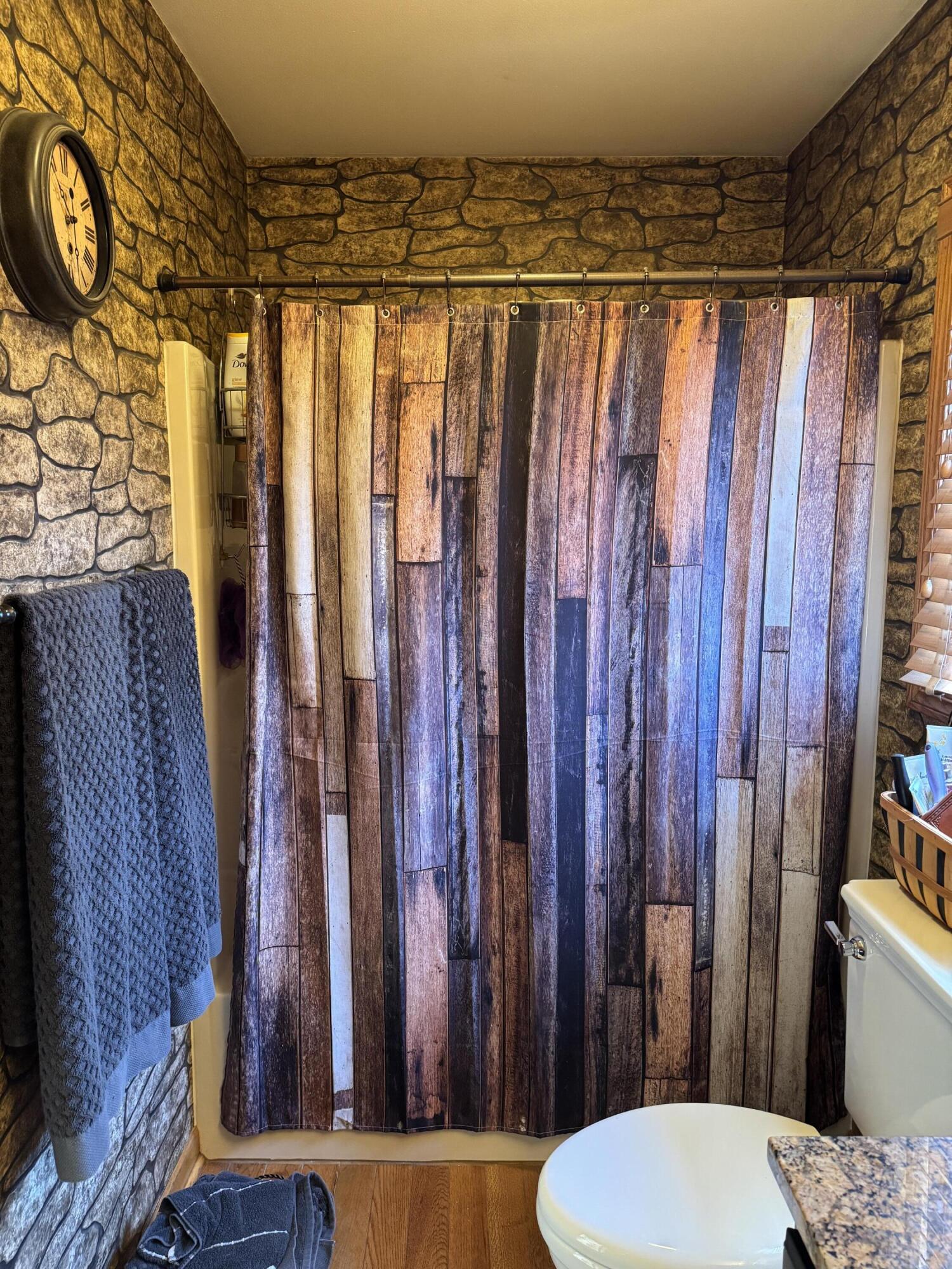 511 Small Farm Road Mukwonago, WI 53149 - Photo 17 of 32 Master Bath