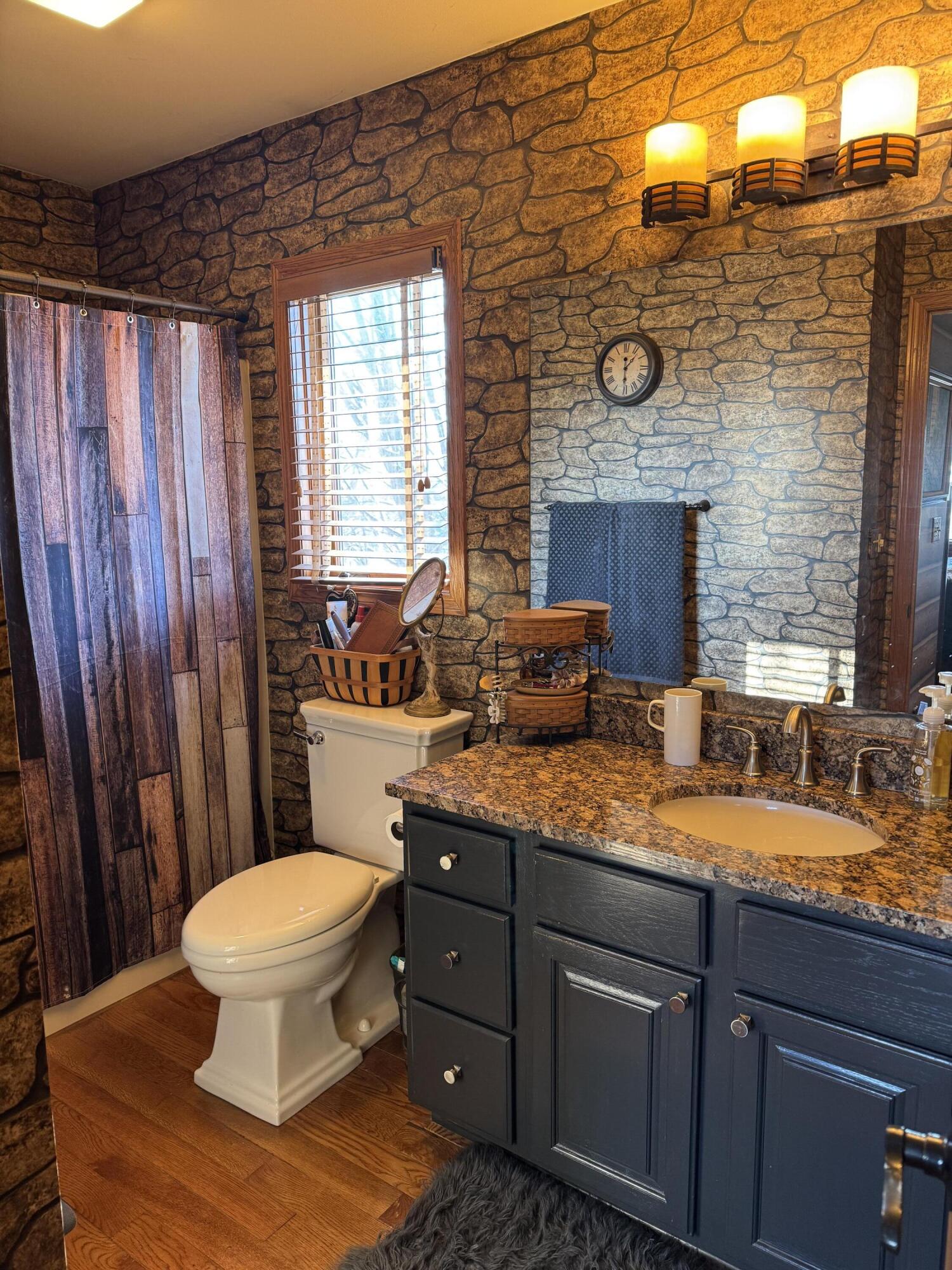 511 Small Farm Road Mukwonago, WI 53149 - Photo 19 of 32 Master Bath