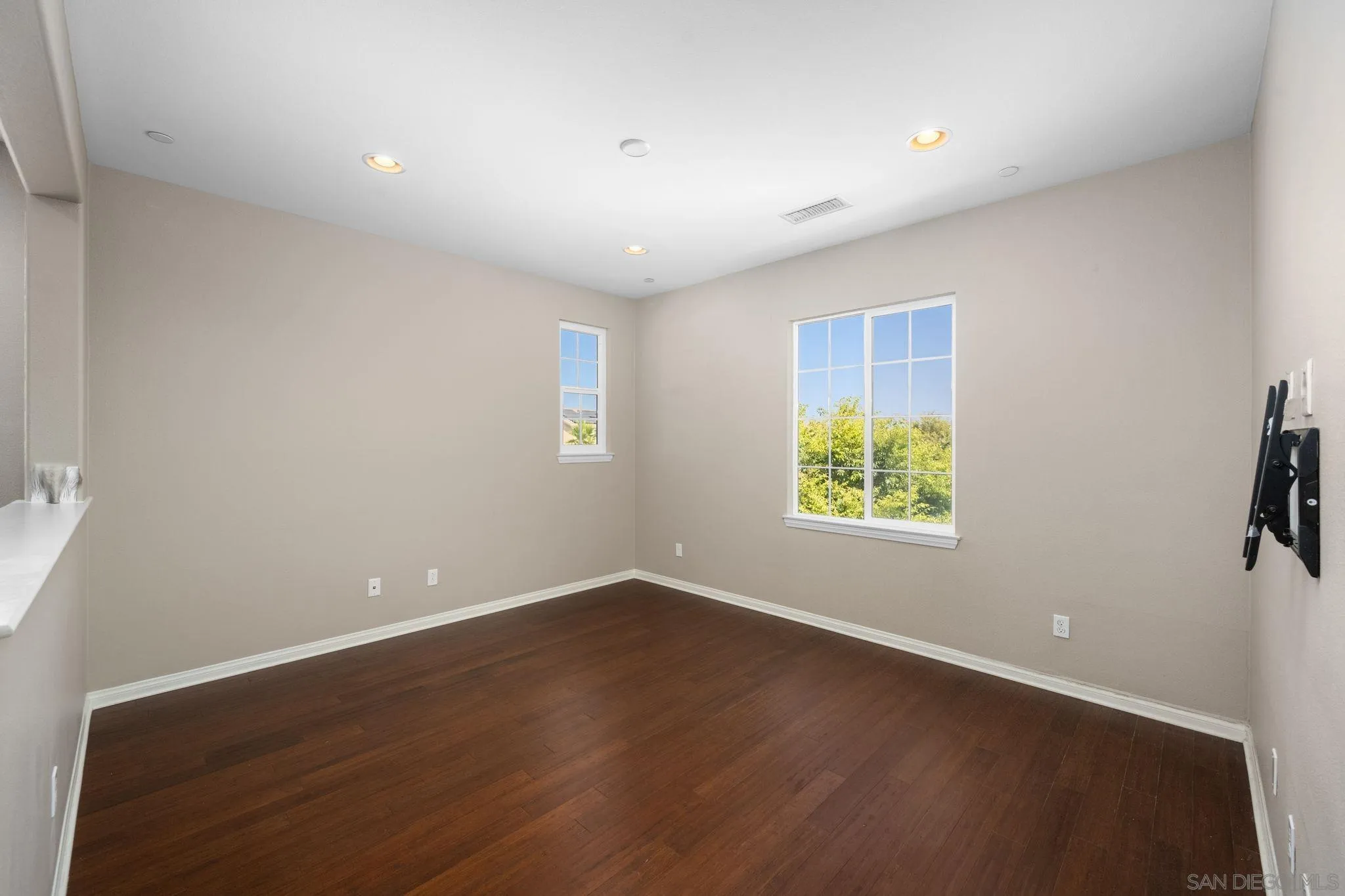 29885 Loy Drive Menifee, CA 92585 - Photo 16 of 75 an empty room with windows