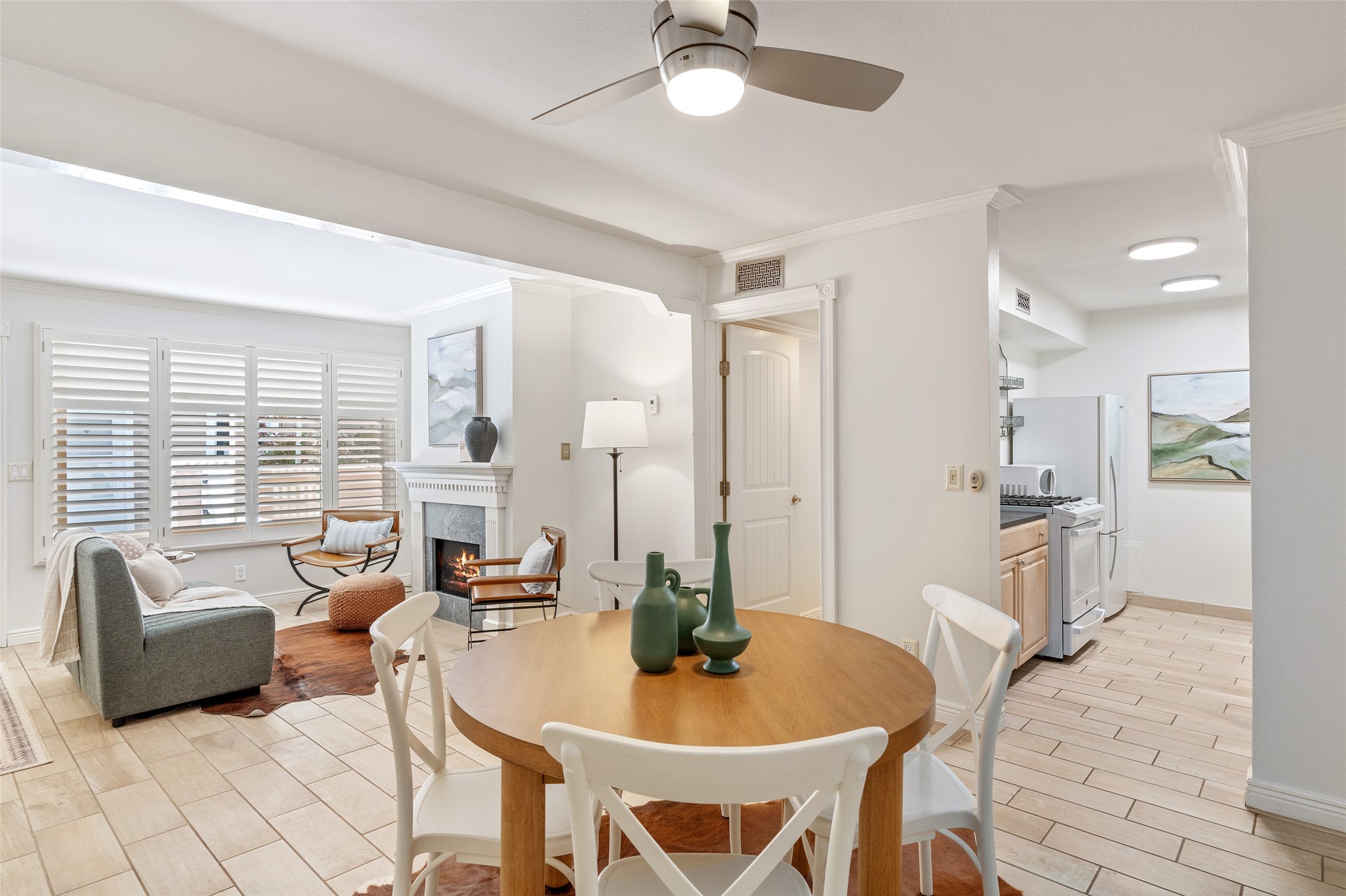 663 Bishops Lodge Road, Unit 50 Santa Fe, NM 87501 - Photo 6 of 16 Dining