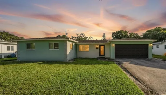 a view of a house with a yard