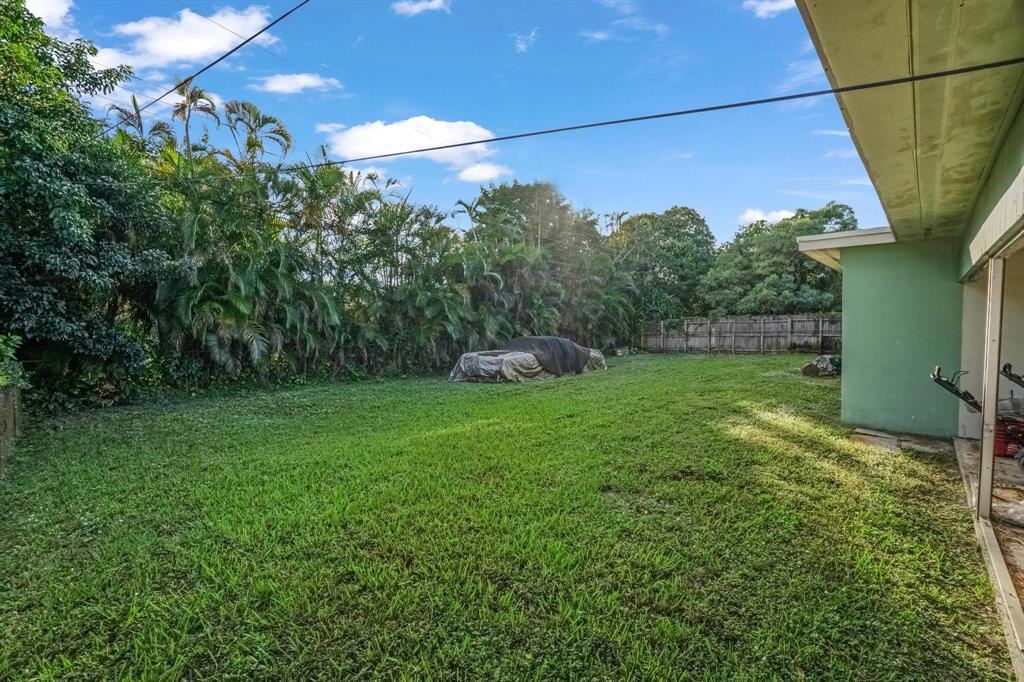 East Plantation Plantation, FL 33317 - Photo 4 of 4 a backyard of a house with lots of green space