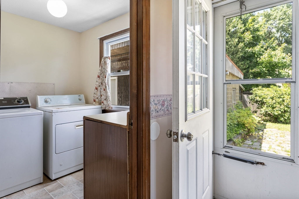 25 Prince Avenue West Springfield, MA 01089 - Photo 16 of 31