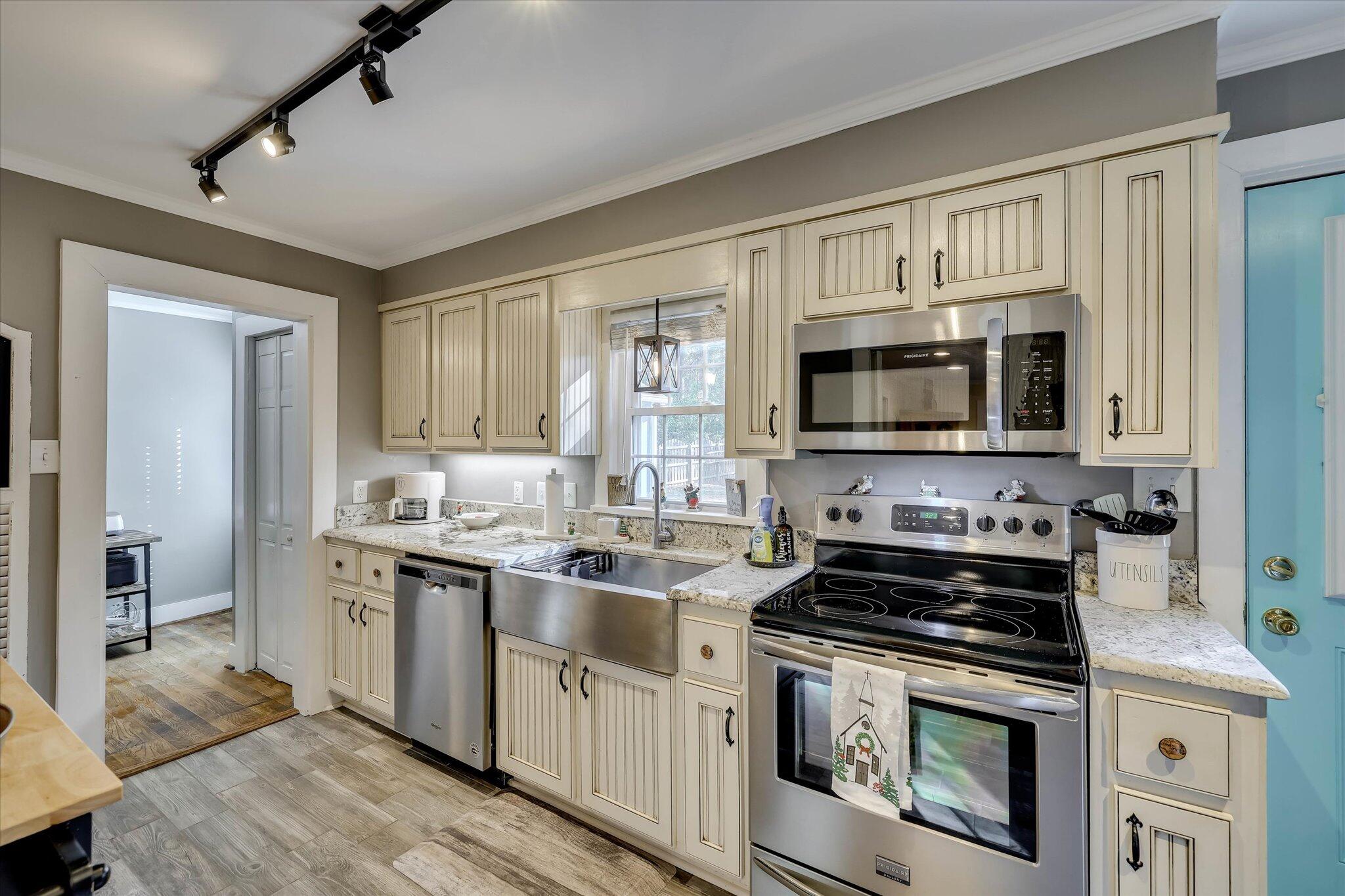 336 Wigfall Street Edgefield, SC 29824 - Photo 4 of 39 23-123