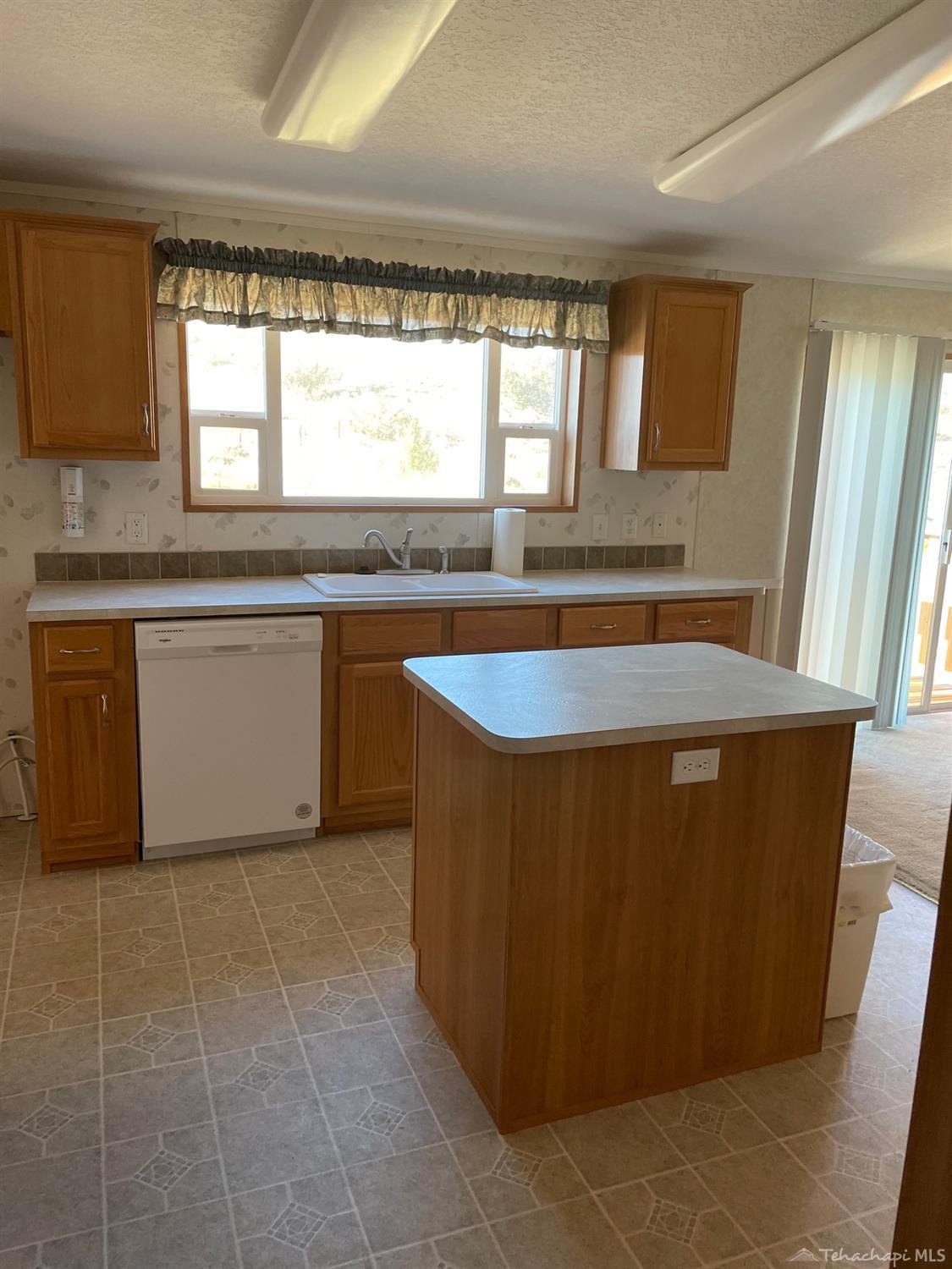 24401 Roper Street Tehachapi, CA 93561 - Photo 19 of 40 Gallery Image 19