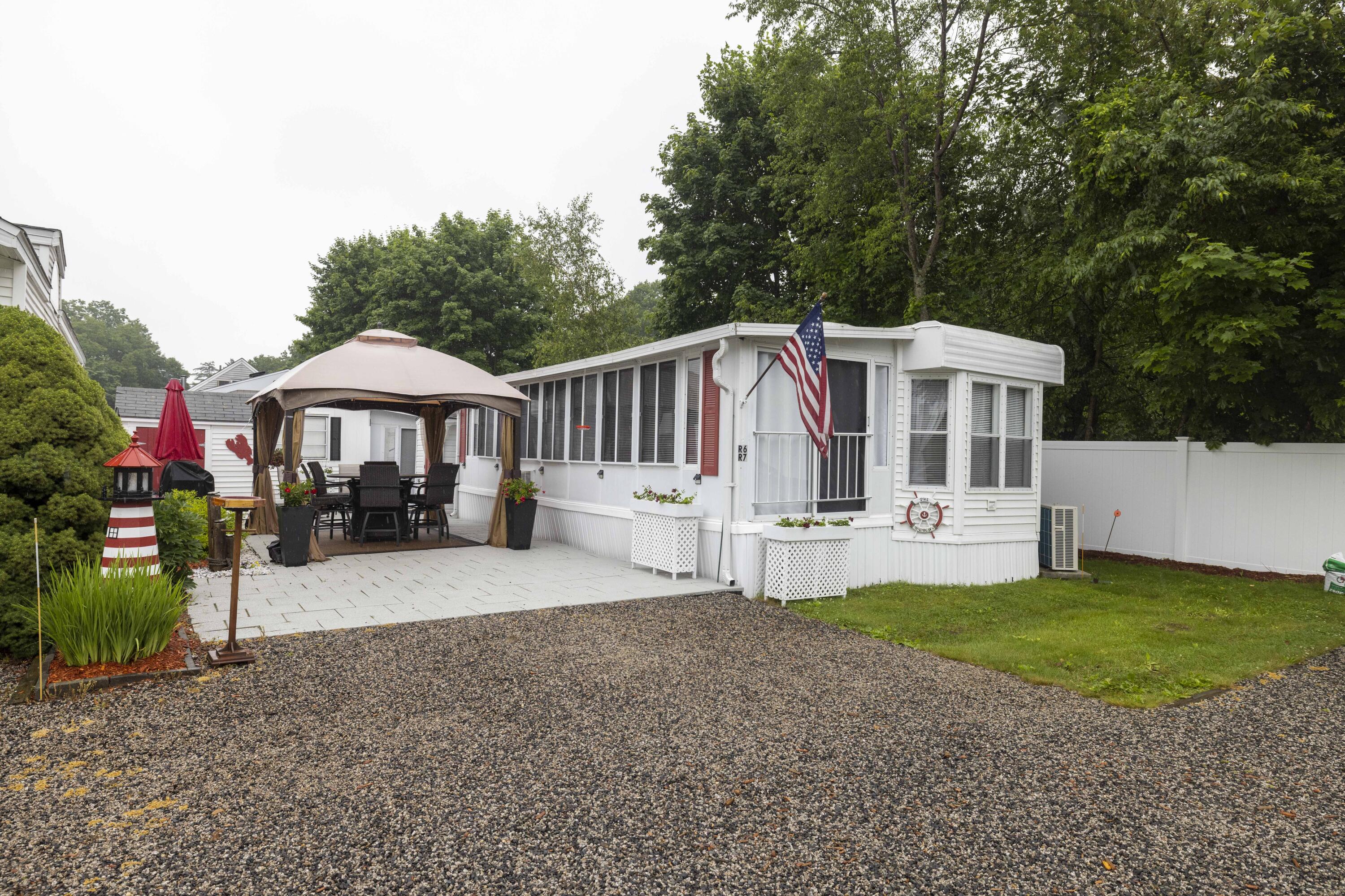 9 Bourne Avenue, Unit R6&R7 Wells, ME 04090 - Photo 2 of 31 3G0A7256