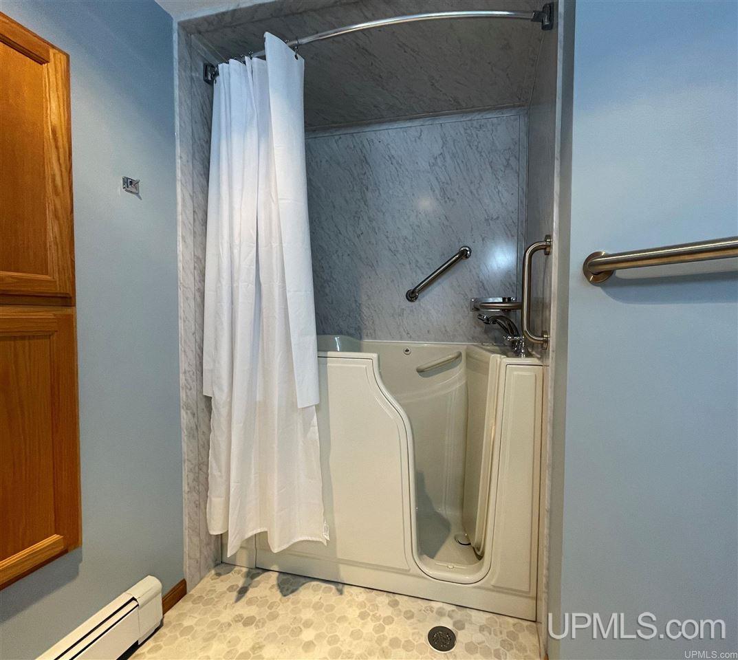36 Tipperary Road Gladstone, MI 49837 - Photo 18 of 39 Gallery Image 18