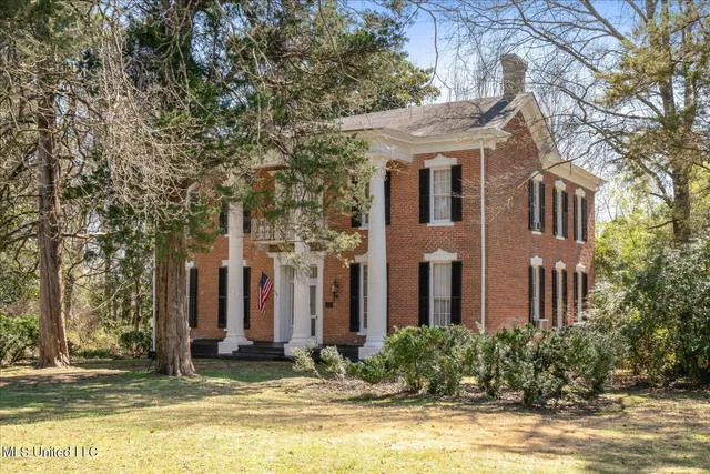 $450,000 | 495 Salem Avenue, Holly Springs, MS 38635