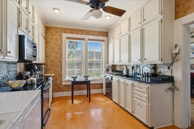 $450,000 | 495 Salem Avenue, Holly Springs, MS 38635