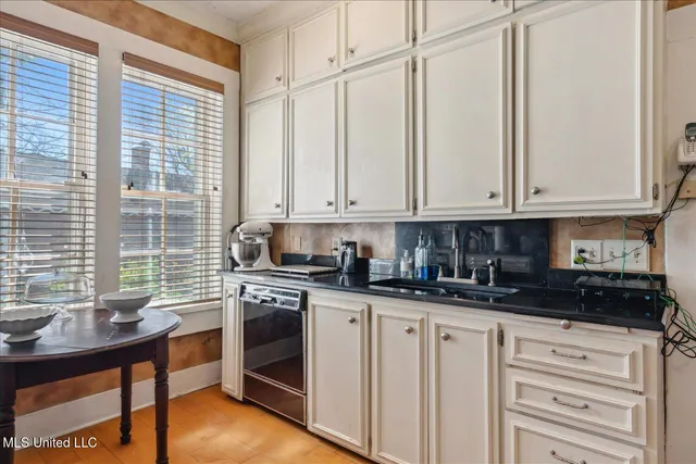 $450,000 | 495 Salem Avenue, Holly Springs, MS 38635