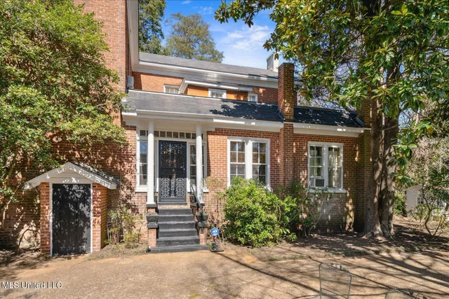 $450,000 | 495 Salem Avenue, Holly Springs, MS 38635