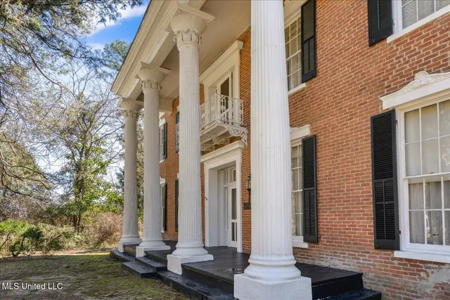 $450,000 | 495 Salem Avenue, Holly Springs, MS 38635