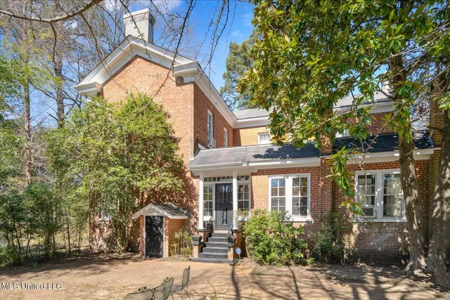 $450,000 | 495 Salem Avenue, Holly Springs, MS 38635