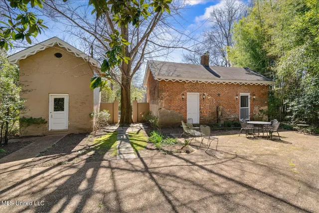 $450,000 | 495 Salem Avenue, Holly Springs, MS 38635