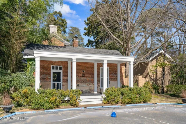 $450,000 | 495 Salem Avenue, Holly Springs, MS 38635