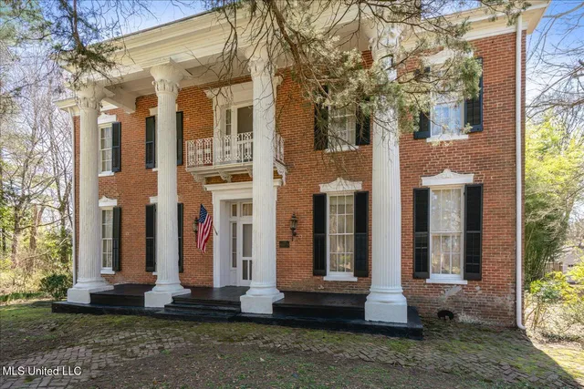 $450,000 | 495 Salem Avenue, Holly Springs, MS 38635