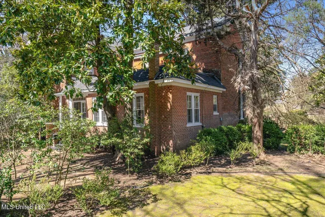 $450,000 | 495 Salem Avenue, Holly Springs, MS 38635