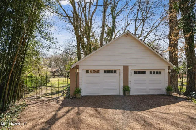 $450,000 | 495 Salem Avenue, Holly Springs, MS 38635