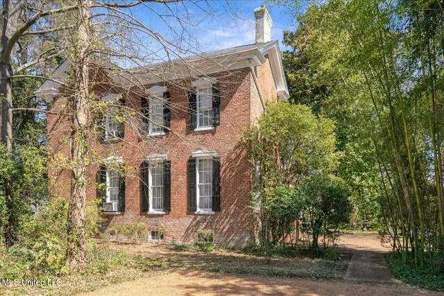 $450,000 | 495 Salem Avenue, Holly Springs, MS 38635