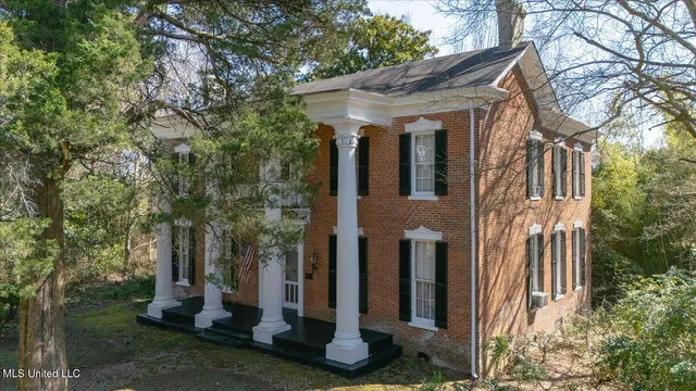 $450,000 | 495 Salem Avenue, Holly Springs, MS 38635