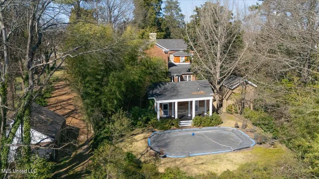 $450,000 | 495 Salem Avenue, Holly Springs, MS 38635