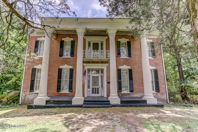 $450,000 | 495 Salem Avenue, Holly Springs, MS 38635