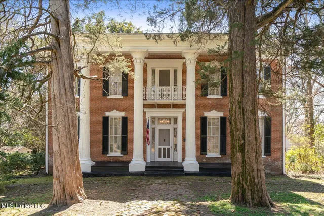 $450,000 | 495 Salem Avenue, Holly Springs, MS 38635