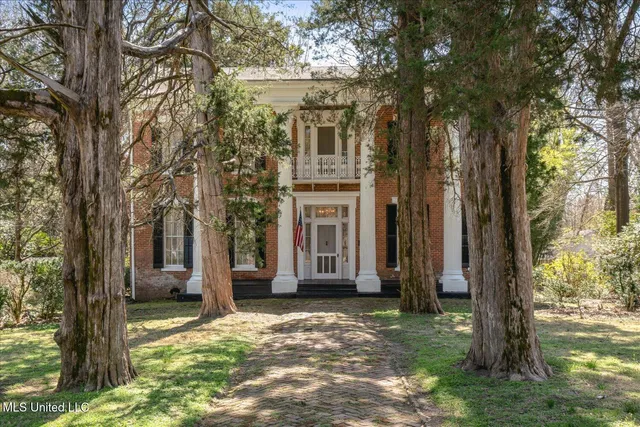 $450,000 | 495 Salem Avenue, Holly Springs, MS 38635