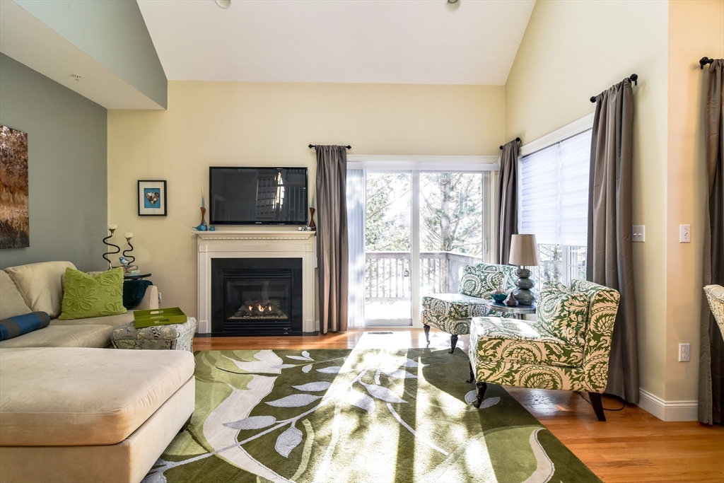 32 Garett Way, Unit 32 Holliston, MA 01746 - Photo 2 of 26