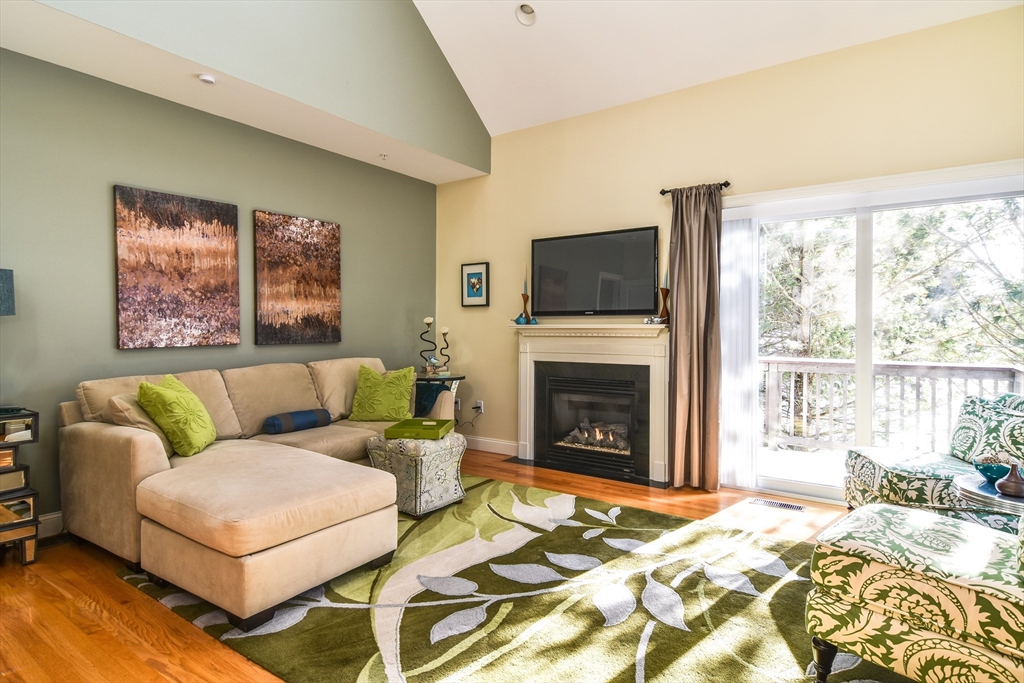 32 Garett Way, Unit 32 Holliston, MA 01746 - Photo 3 of 26