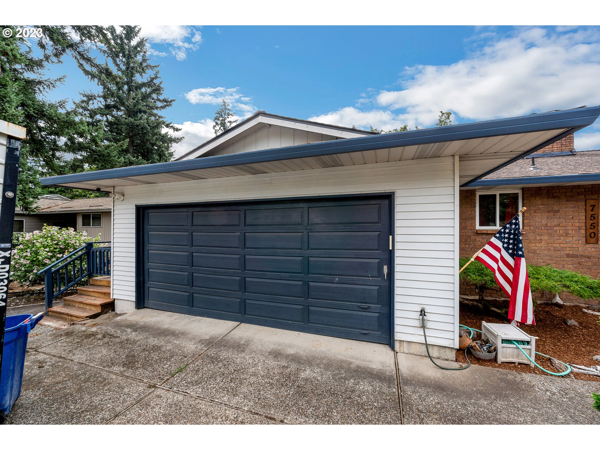7550 Ridge Drive Gladstone, OR 97027 - Photo 2 of 30 Garage