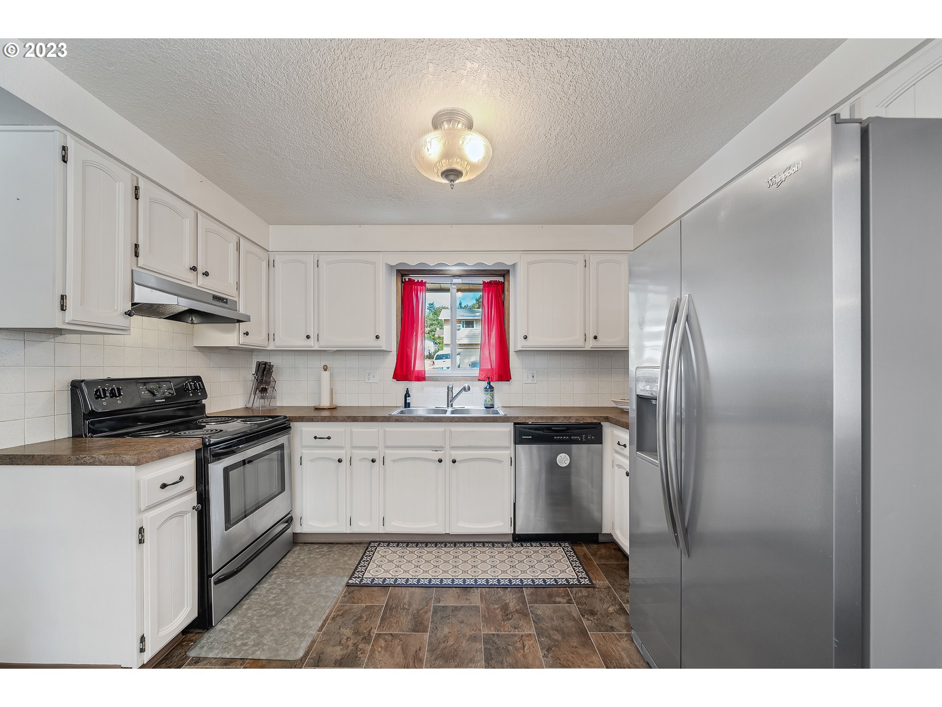 7550 Ridge Drive Gladstone, OR 97027 - Photo 6 of 30 Kitchen