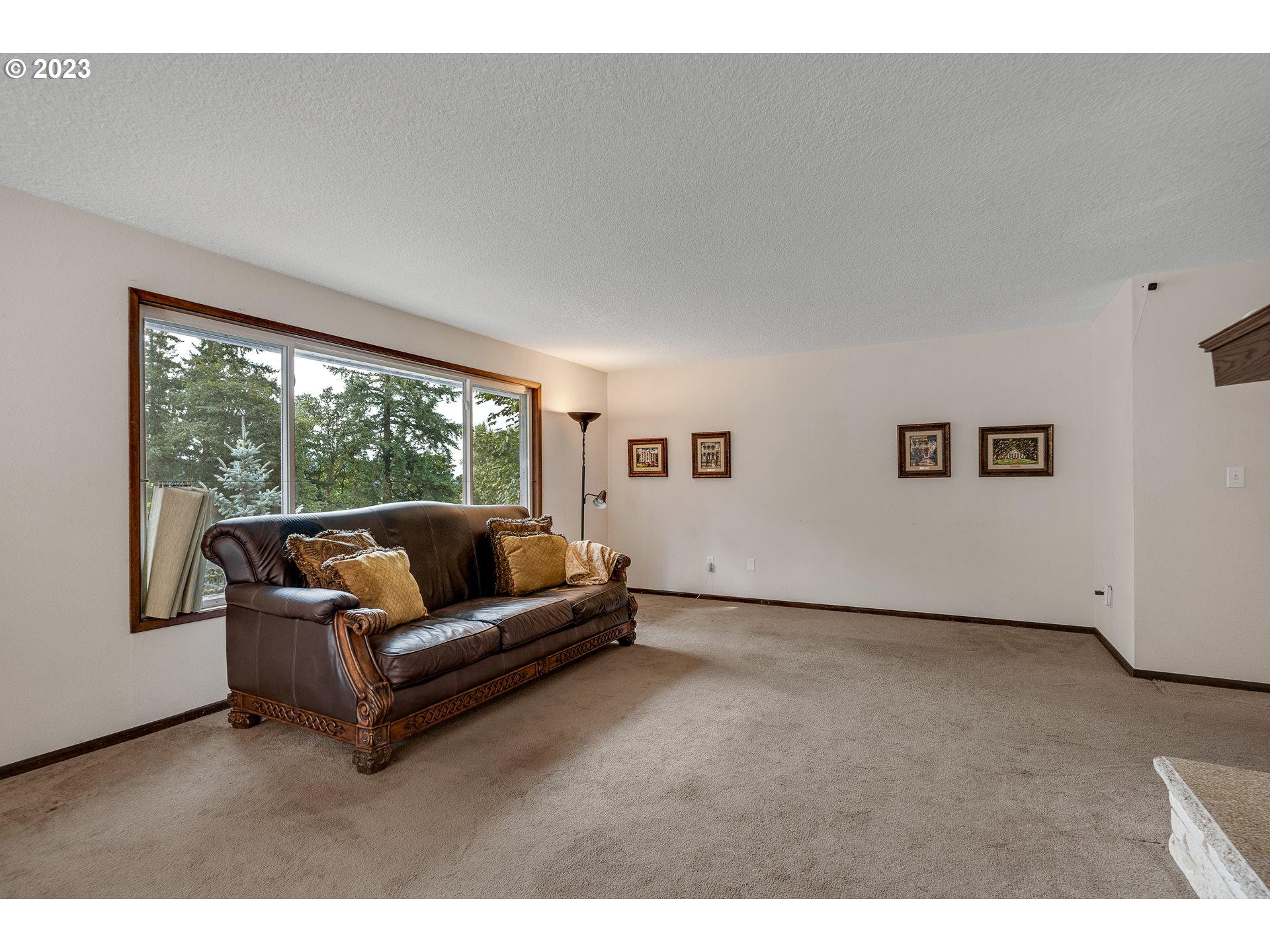 7550 Ridge Drive Gladstone, OR 97027 - Photo 9 of 30 Living Room