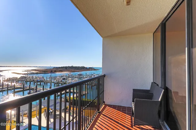 $675,000 | 211 Arendell Street, Unit 401 LEEWARD HARBOR, Morehead City, NC 28557
