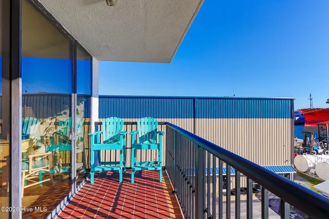 $675,000 | 211 Arendell Street, Unit 401 LEEWARD HARBOR, Morehead City, NC 28557