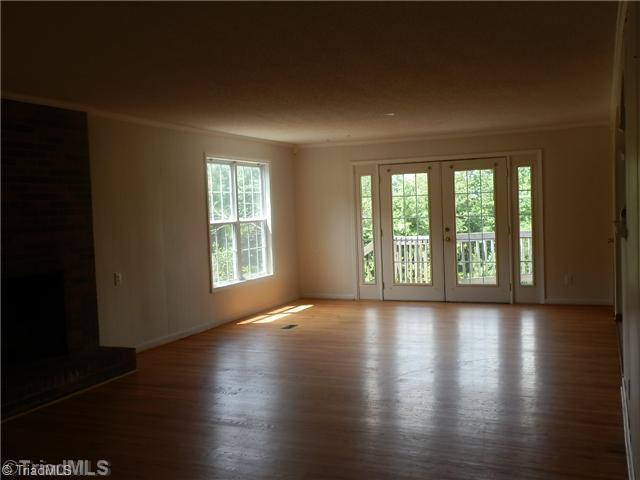 1046 Dogwood Road Denton, NC 27239 - Photo 4 of 11 Living Room.