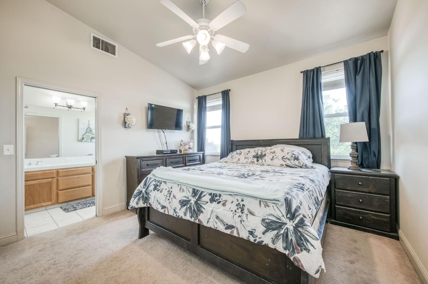 297 West Lilac Avenue Reedley, CA 93654 - Photo 35 of 63