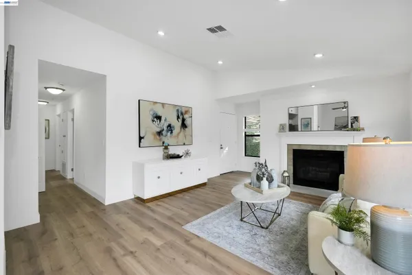 $663,999 | 7126 Cross Creek Circle, Unit D, Dublin, CA 94568