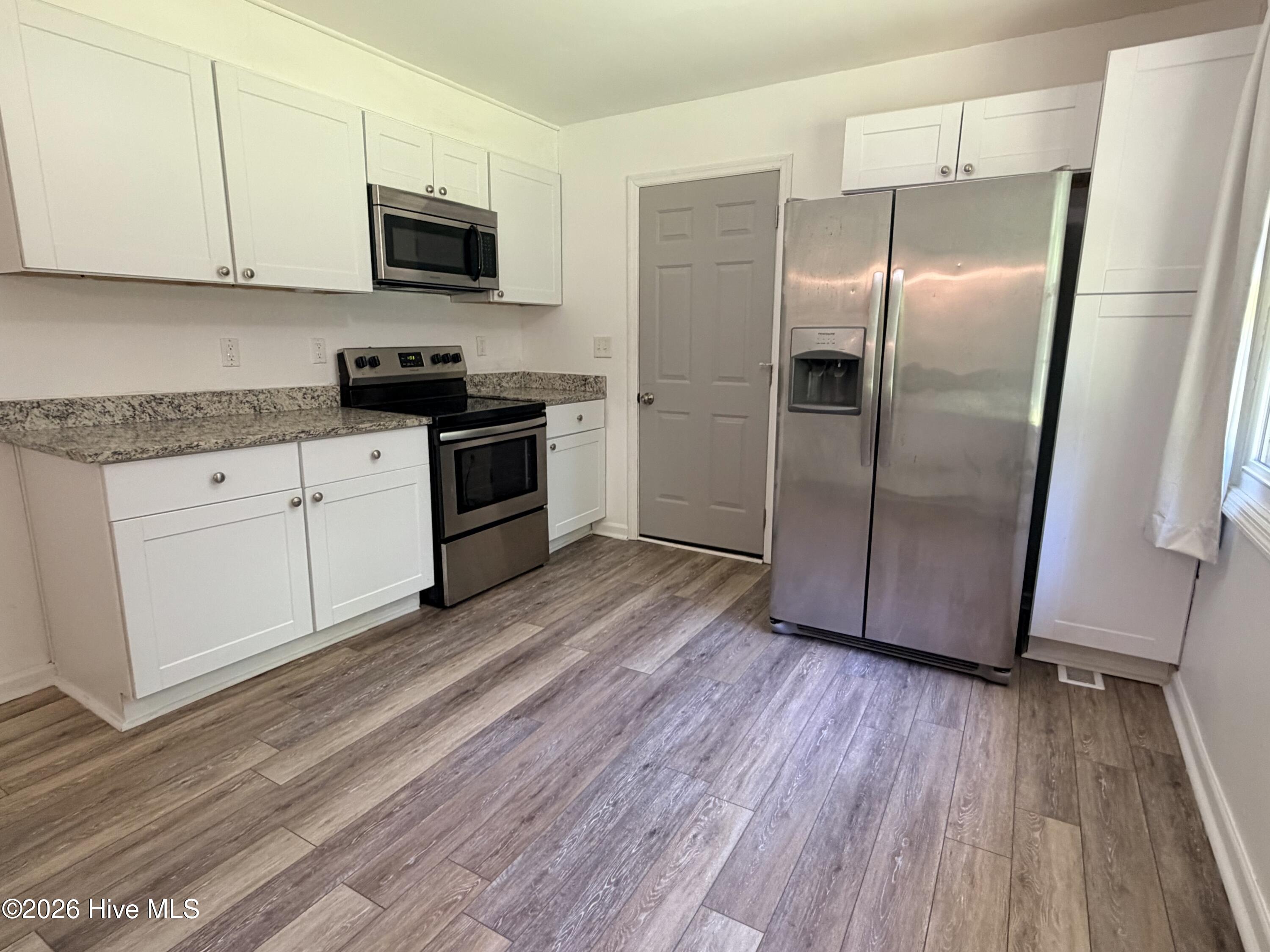 308 Sheffield Road Jacksonville, NC 28546 - Photo 7 of 22 Kitchen